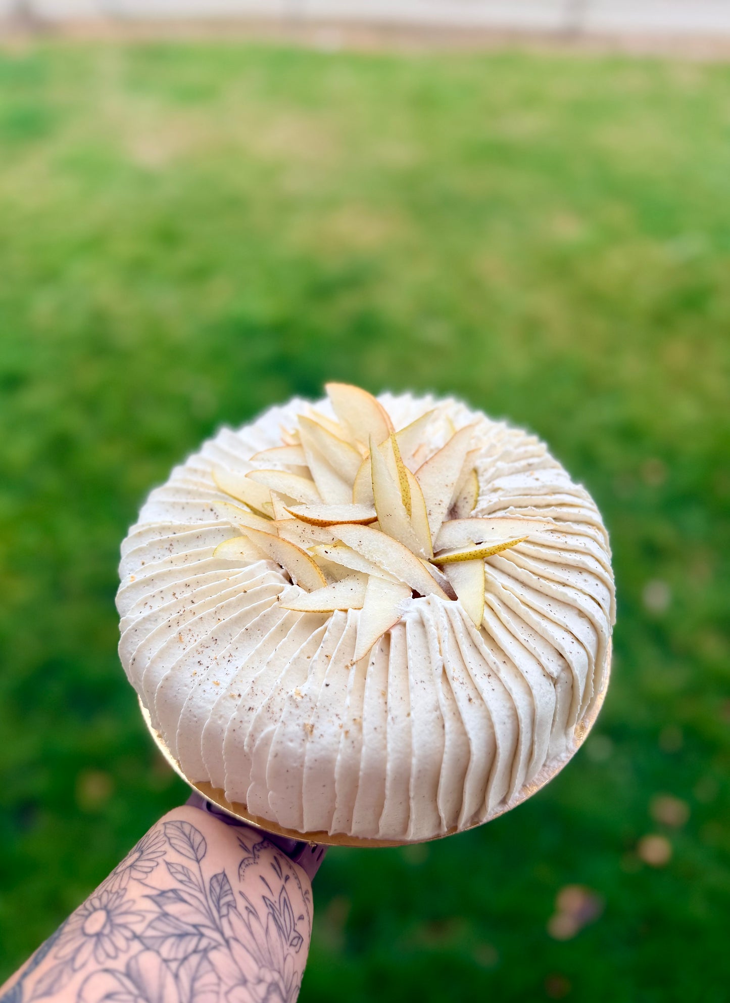 Entremet Poire / Tonka - création du mois de Janvier